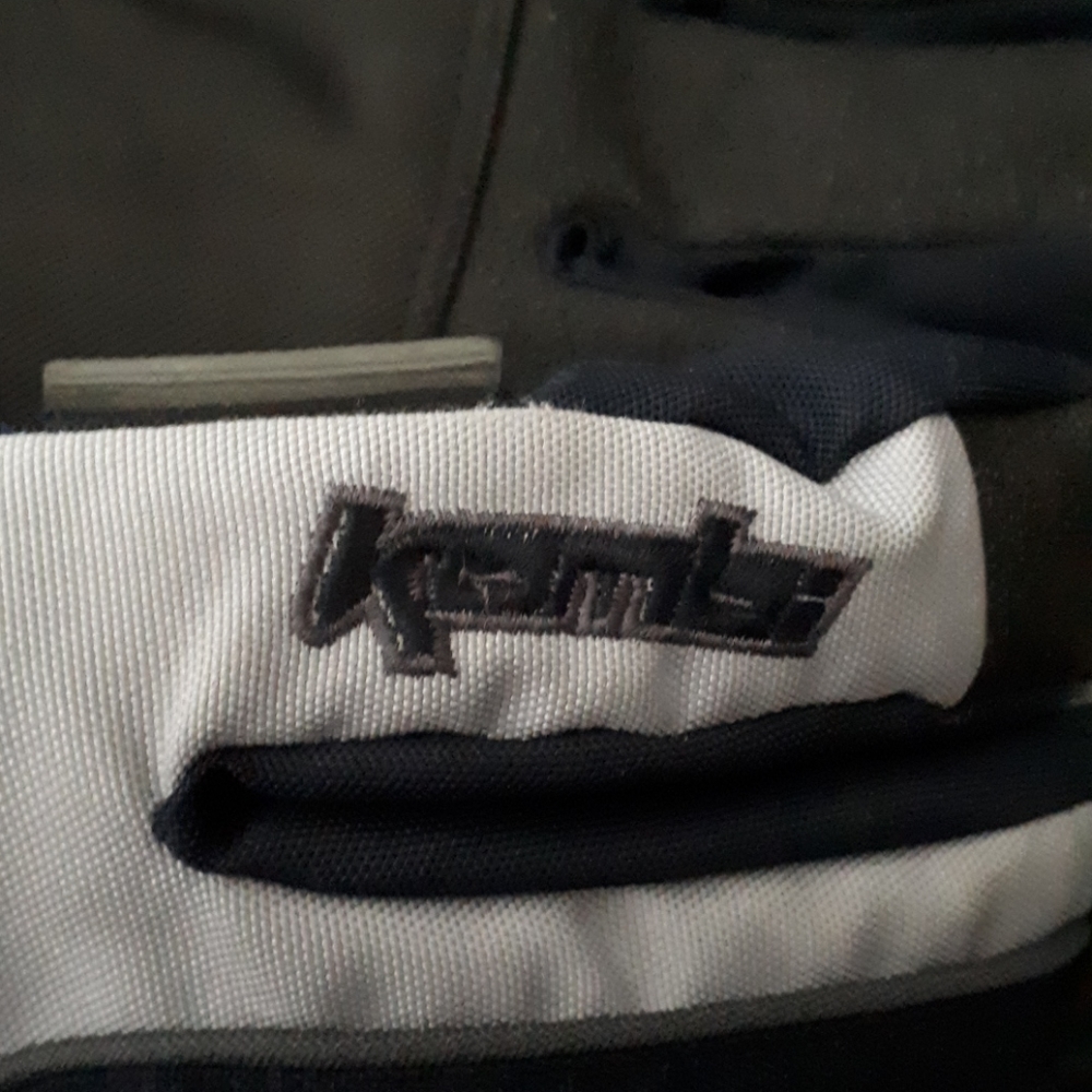Toques & Gloves - Picture 5 of 6